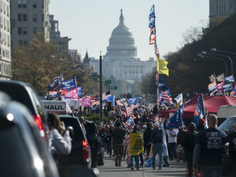 大批特朗普支持者在华盛顿游行。AP