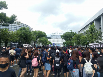 中文大學發起罷課集會。