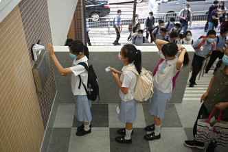 何文田区有中学生上学时需量度体温。