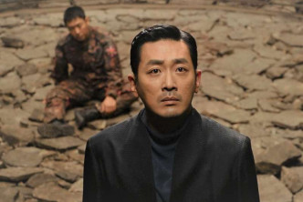 河正宇在电影《与神同行》的「最强阴间使者」角色好经典。