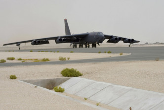 美軍調派的「B-52」戰鬥機已經到達該區。AP圖片