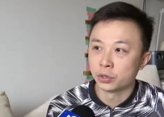居於上海的許先生登記接種疫苗，稱措施便利港人。影片截圖
