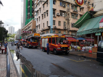 消防接报后到场开喉灌救。