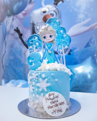 连生日蛋糕都系以Elsa做主题。
