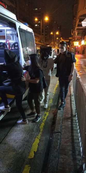行动中共拘捕3名男女。图:警方提供