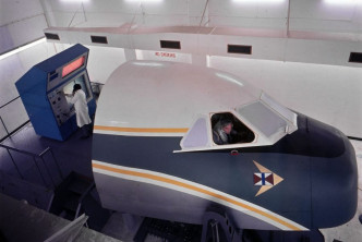 國泰於1991年率先推出定制的飛行模擬器。國泰航空網頁相片