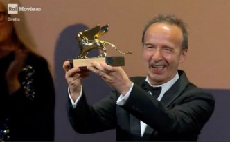 羅拔圖貝尼尼獲頒終身成就金獅獎。