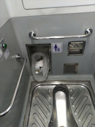 列車上廁所不鏽鋼垃圾桶大量遭竊。