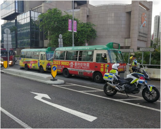 三車在沙田新城市中央廣場對開斜路發生車禍。