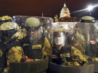 華盛頓國民警衞總動員，國土安全部亦增派人員前往國會協助平亂。AP圖片