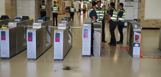 沙田站设施被破坏，包括入闸机、增值机及售票机等。