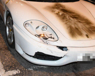 車頭冚燒焦，而右車頭曾被撞毀。