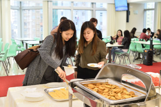 员工餐厅，提供小食给参观宾客。