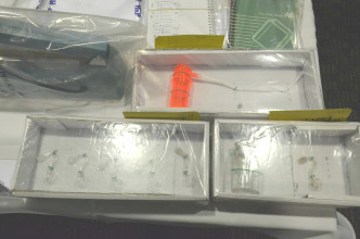 行動中又搜出約值15萬元的毒品及毒品包裝工具。