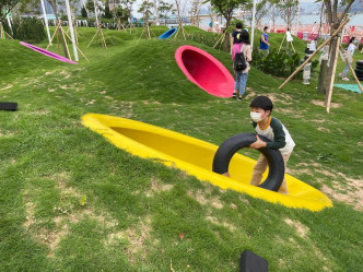 靠近添马公园的一端，设置了一个以「童乐园」为主题的活动区。 政府图片