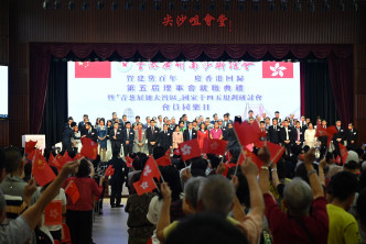 一眾人大代表及官員議員出席。