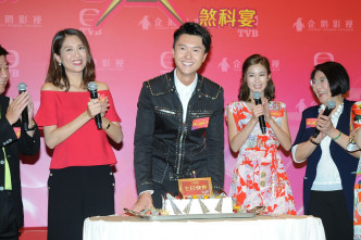 眾演員為王浩信補祝34歲生日。
