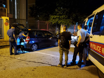 警方凌晨在葵涌截获「毒品快餐车」。