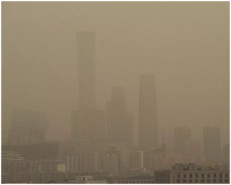 北京亦受沙尘暴影响。资料图片