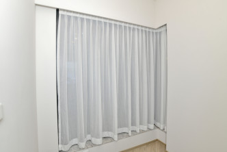 睡房间隔实用，摆位布置灵活，且设多组窗户。