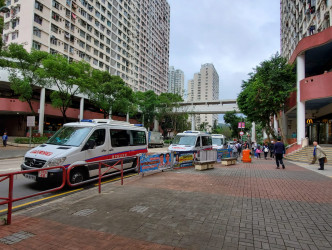 警方到翠屏北邨調查。