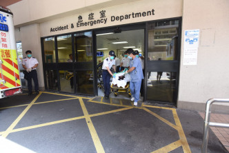 受伤女子由仁济医院转往玛嘉烈医院。 梁国峰摄