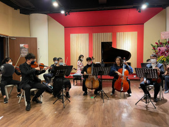 香港國際音樂學院今在北角學校舉辦音樂晚會。（徐曉伊攝）