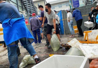京深海鮮市場大批商戶撤離。網上圖片