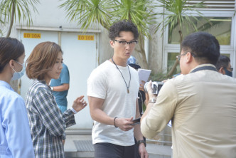 王浩信和黄智雯今日于电视城拍摄新剧《刑侦日记》 。