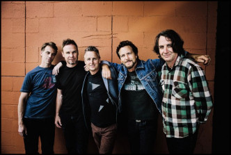 美国「珍珠果酱」（Pearl Jam）摇滚乐队。网图