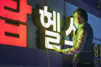 允兒首次擔任女主角的新戲《Exit：極限逃生》在韓國累積入場人次逾941萬，令她榮登韓國90後最賣座女星。