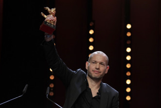 最佳电影金熊奖由以色列导演拉匹（Nadav Lapid）主导的电影《Synonyms》夺得。美联社