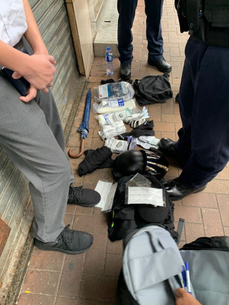 荃湾两名学生涉藏工具可作非法用途被捕。警方FB图片