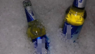 有人將冰雹用來做冰鎮啤酒。 網圖