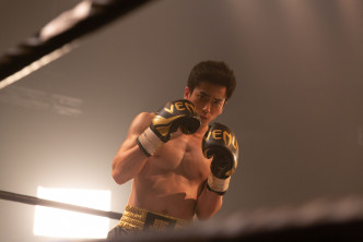 Endy在戏中与《出猫特攻队》泰国男神查朗桑提纳托古激战。