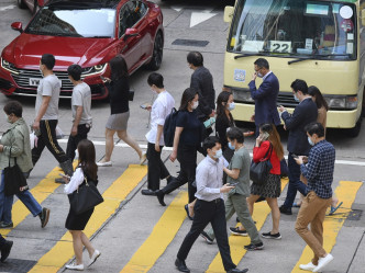 新冠疫情下本港失業率高企。