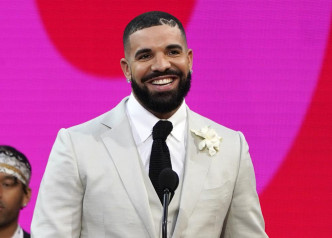 Drake早於前年的頒獎禮上，已指黑人饒舌歌手未能在格林美獲得應有獎項。