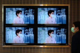 林鄭月娥出席電視節目。