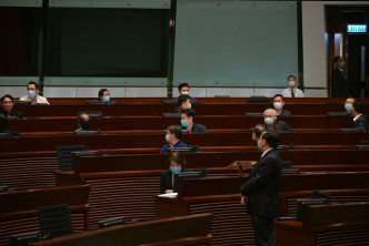 立法会大会因法定人数不足流会。