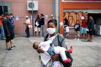 卫生专家担心巴西的染疫情况会恶化。AP　
