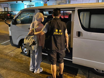 警方于九龙城两个单位拘捕4名27至35岁内地女子，涉嫌管理卖淫场所及非法入境。警方图片