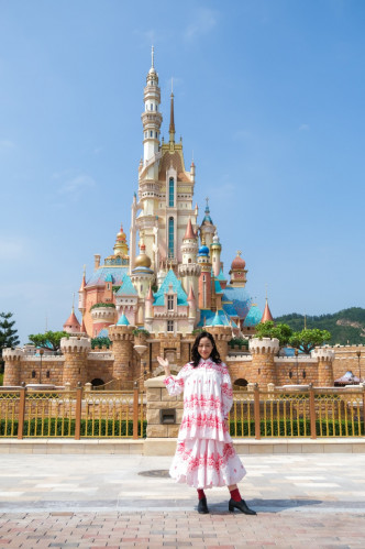 期待「城堡」正式開幕後可帶女兒親身遊歷。
