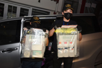 海關搗破中環一個毒品分銷及包裝中心，兩名男子被捕。