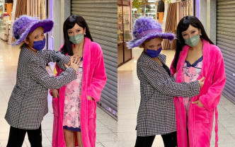 锺舒漫与妹妹拍摄网上节目玩味十足。