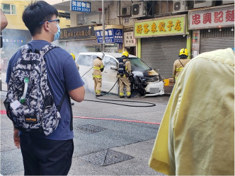 七人車車頭已被燒毀。FB群組「馬路的事討論區」Jovin Kwan圖片