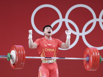 谌利军胜出男子举重67公斤级比赛，为中国队取得本届奥运的第六面金牌。新华社相片