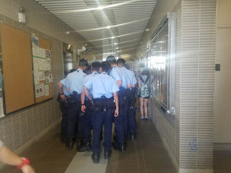 警員封鎖安達邨禮達樓調查。