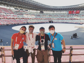 周奕玮(左二)与吴业坤(右二)早前到日本做《2020东京奥运》。