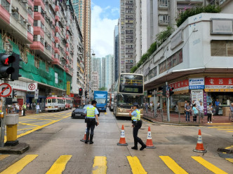 荃湾沙咀道封路。