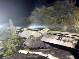 机上至少25人死亡，2人重伤。AP图片